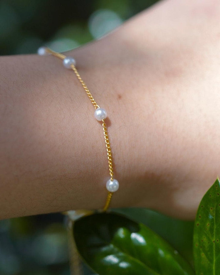 Satellite Pearl Chain Bracelet model