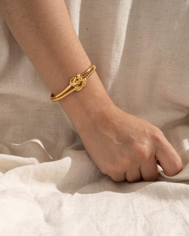 Knot Cuff Bracelet model