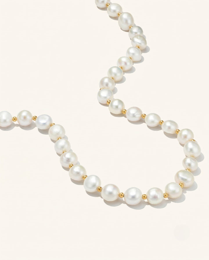 Chunky Pearl Necklace model