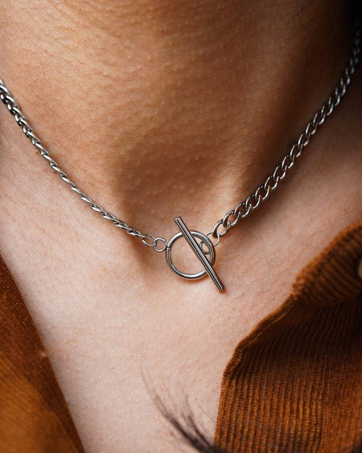 Bold Curb Toggle Chain Necklace model