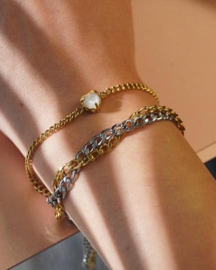 Mini Heart Bracelet model