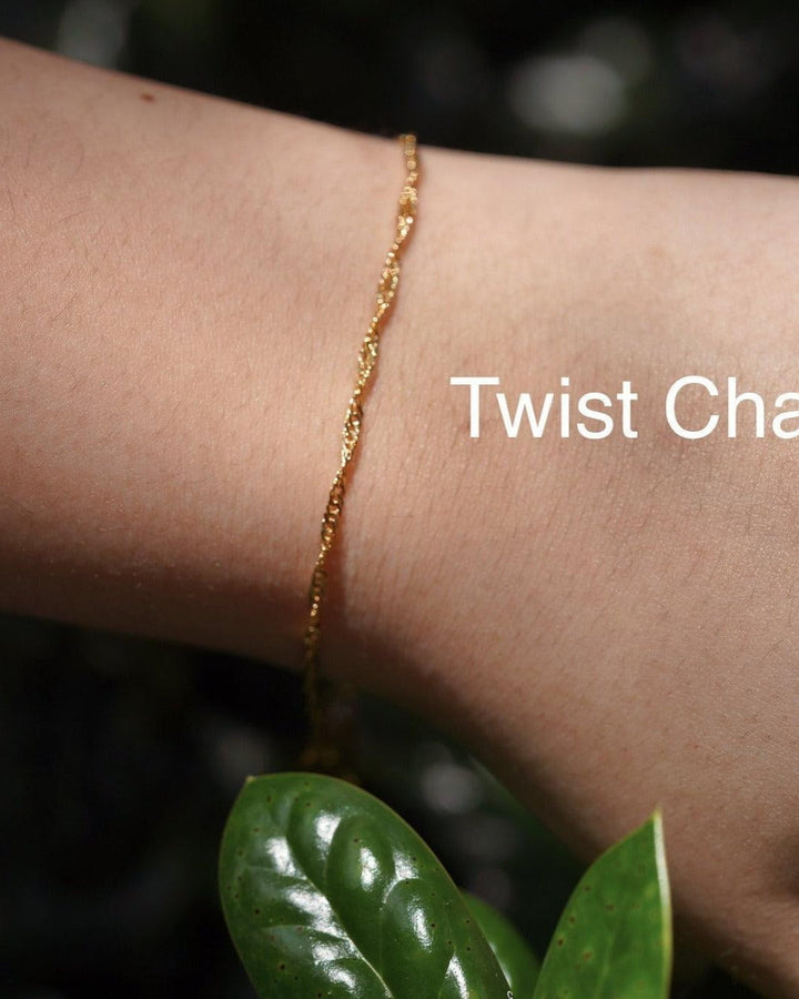 Twist Chain Bracelet model
