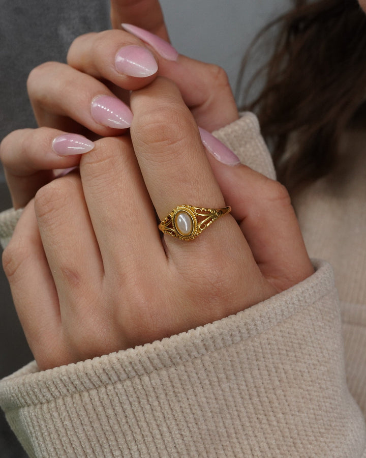 Vintage Pearl Ring model
