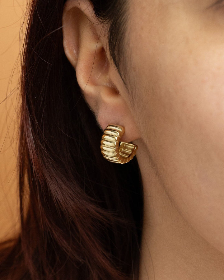 Bold Ribbed Hoops model