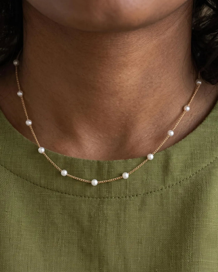 Satellite Pearl Chain Necklace model