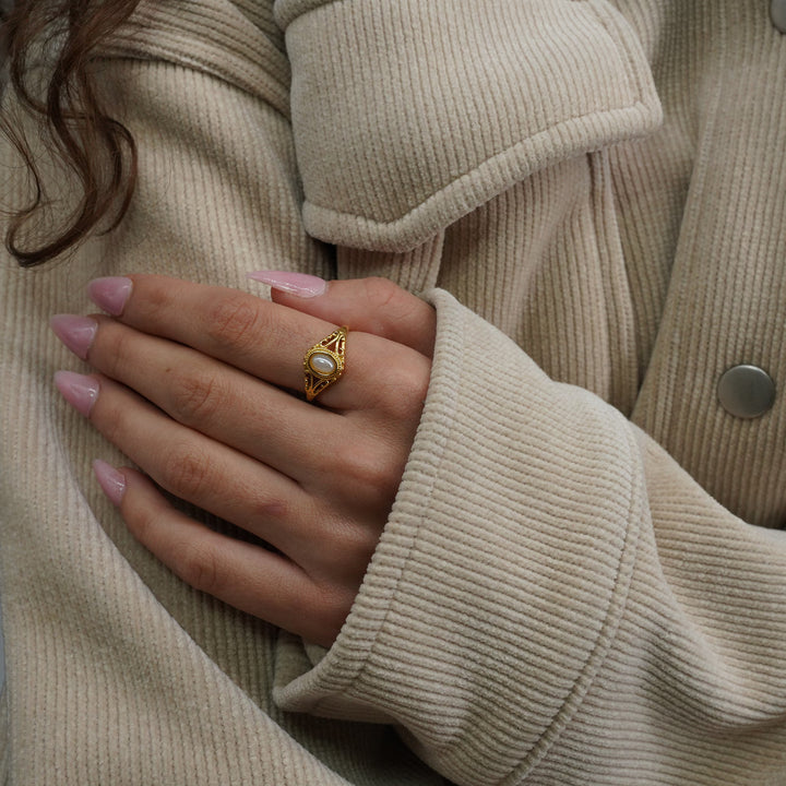 Vintage Pearl Ring model